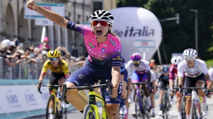 chiara-consonni-obtuvo-una-victoria-de-gran-renombre-en-el-giro-donne